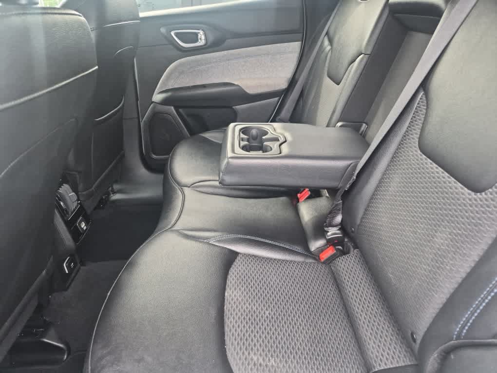 Used 2025 Jeep Compass Latitude AWD/4WD image 23