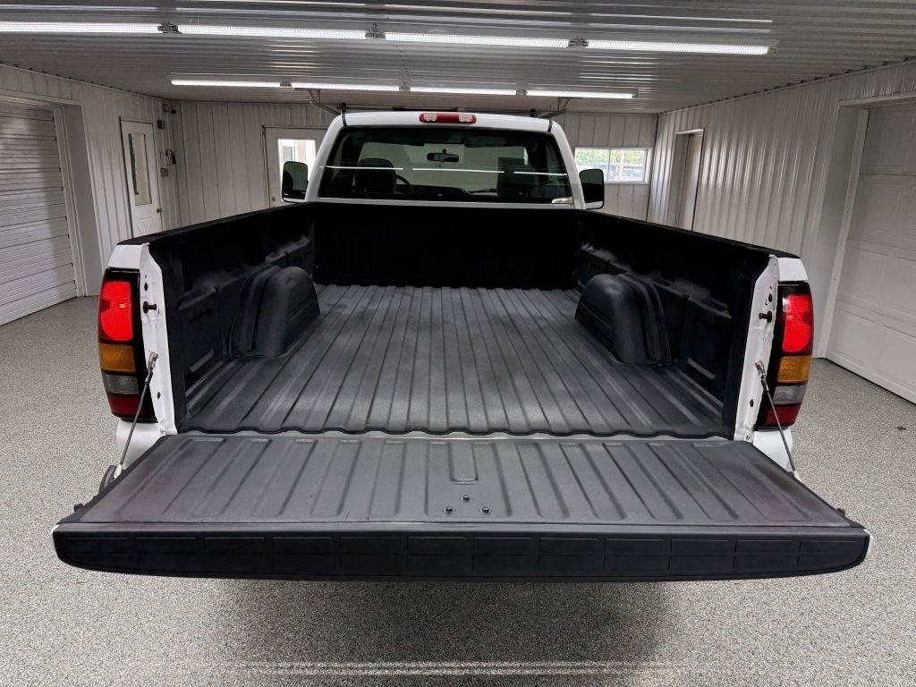 Used 2005 GMC Sierra 2500 W/T AWD/4WD image 10