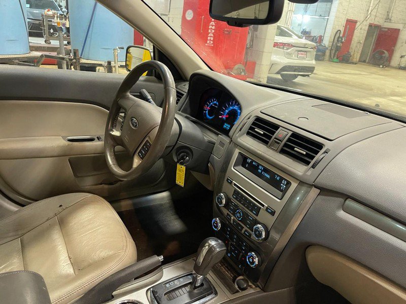 Used 2011 Ford Fusion SEL w/ 302A Rapid Spec Order Code FWD image 2