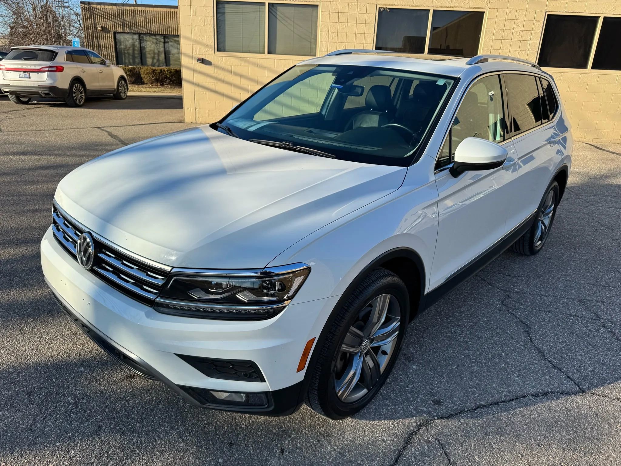 Used 2019 Volkswagen Tiguan SEL Premium w/ 3rd Row Seat Package image 14
