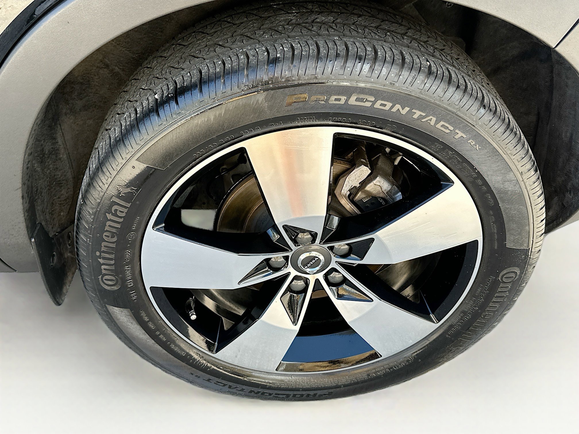 Used 2020 Volvo XC40 T5 Momentum w/ Protection Package Premier image 30