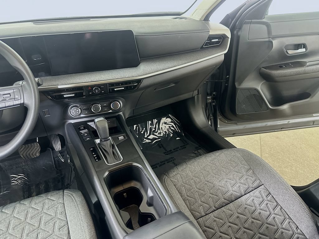 Used 2025 Nissan Kicks SV FWD image 19