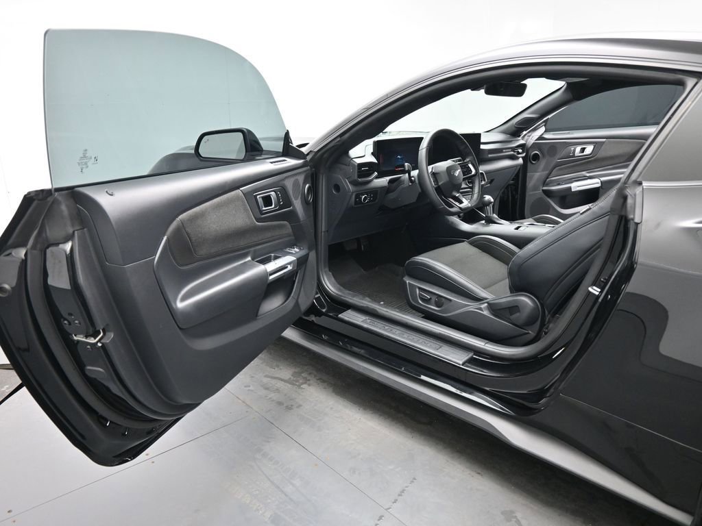 Certified 2024 Ford Mustang Coupe image 8