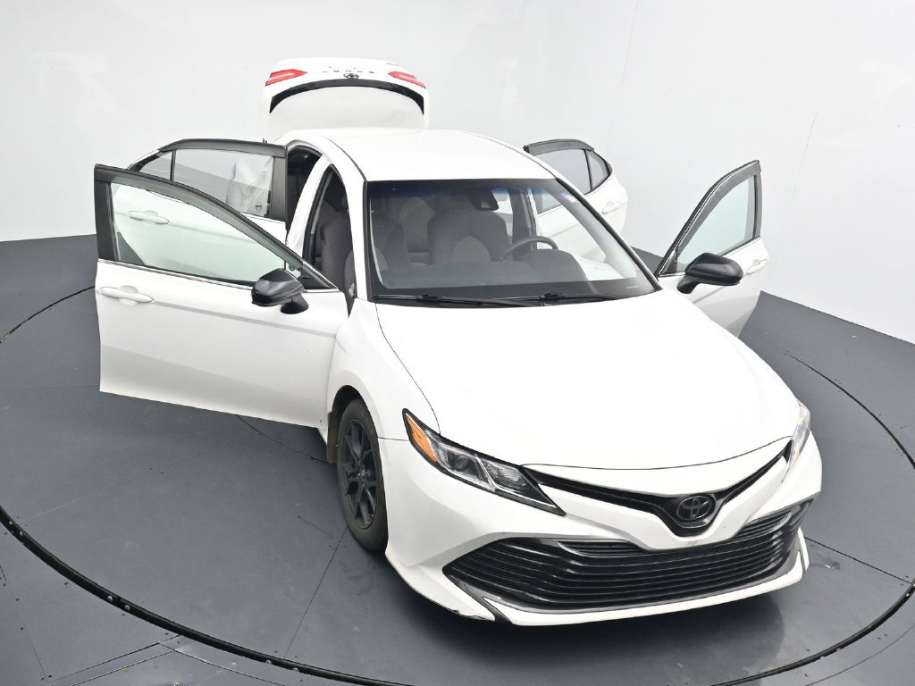 Used 2018 Toyota Camry LE FWD image 25