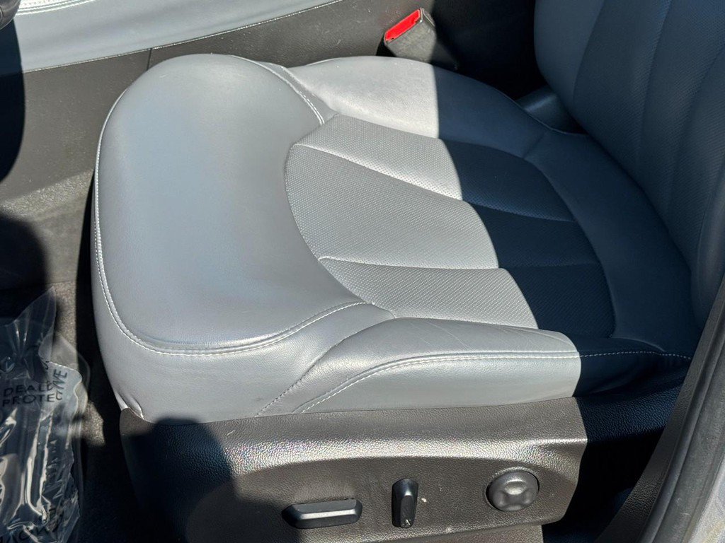 Used 2019 Buick Envision Essence AWD/4WD image 26
