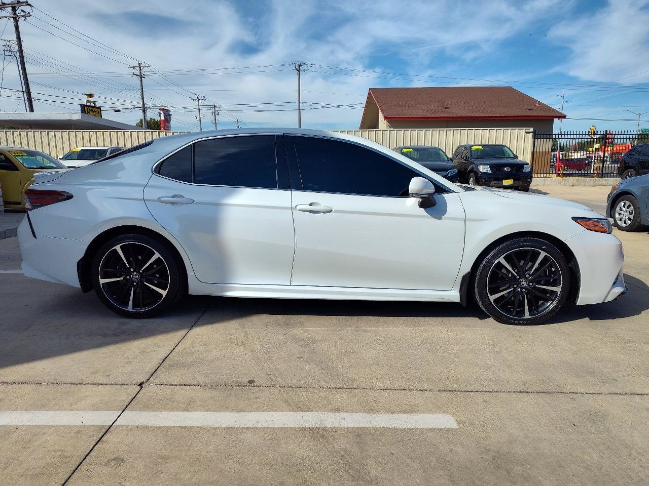 Used 2018 Toyota Camry XSE FWD image 3