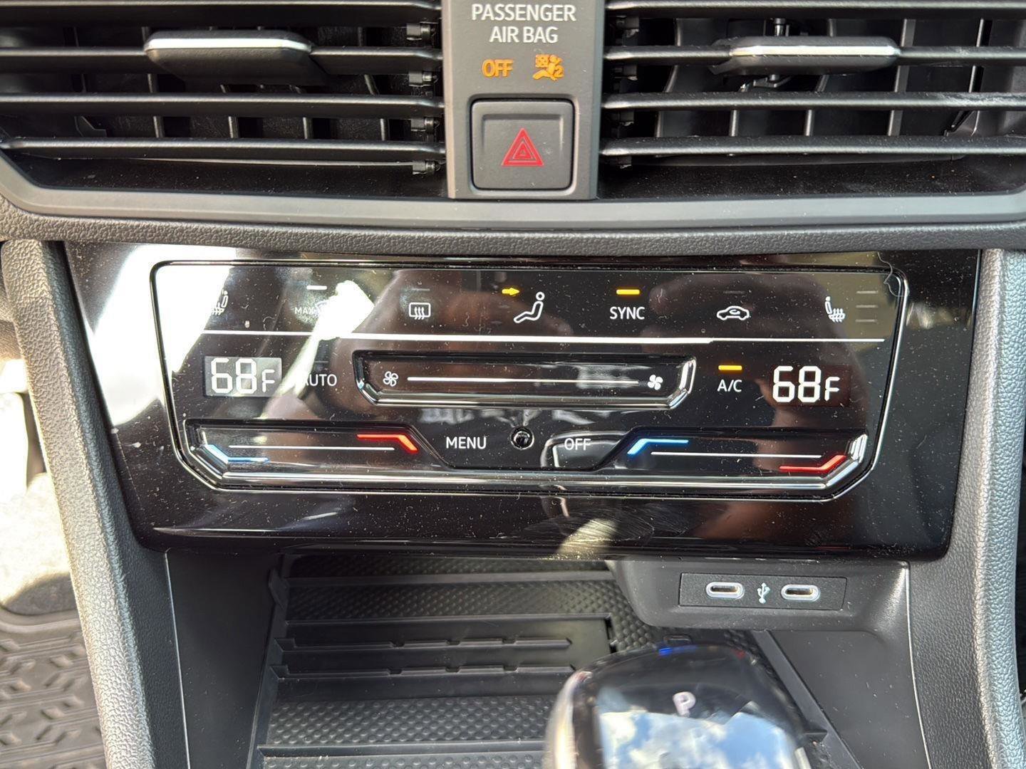 Used 2025 Volkswagen Jetta SE w/ Sunroof Package image 17