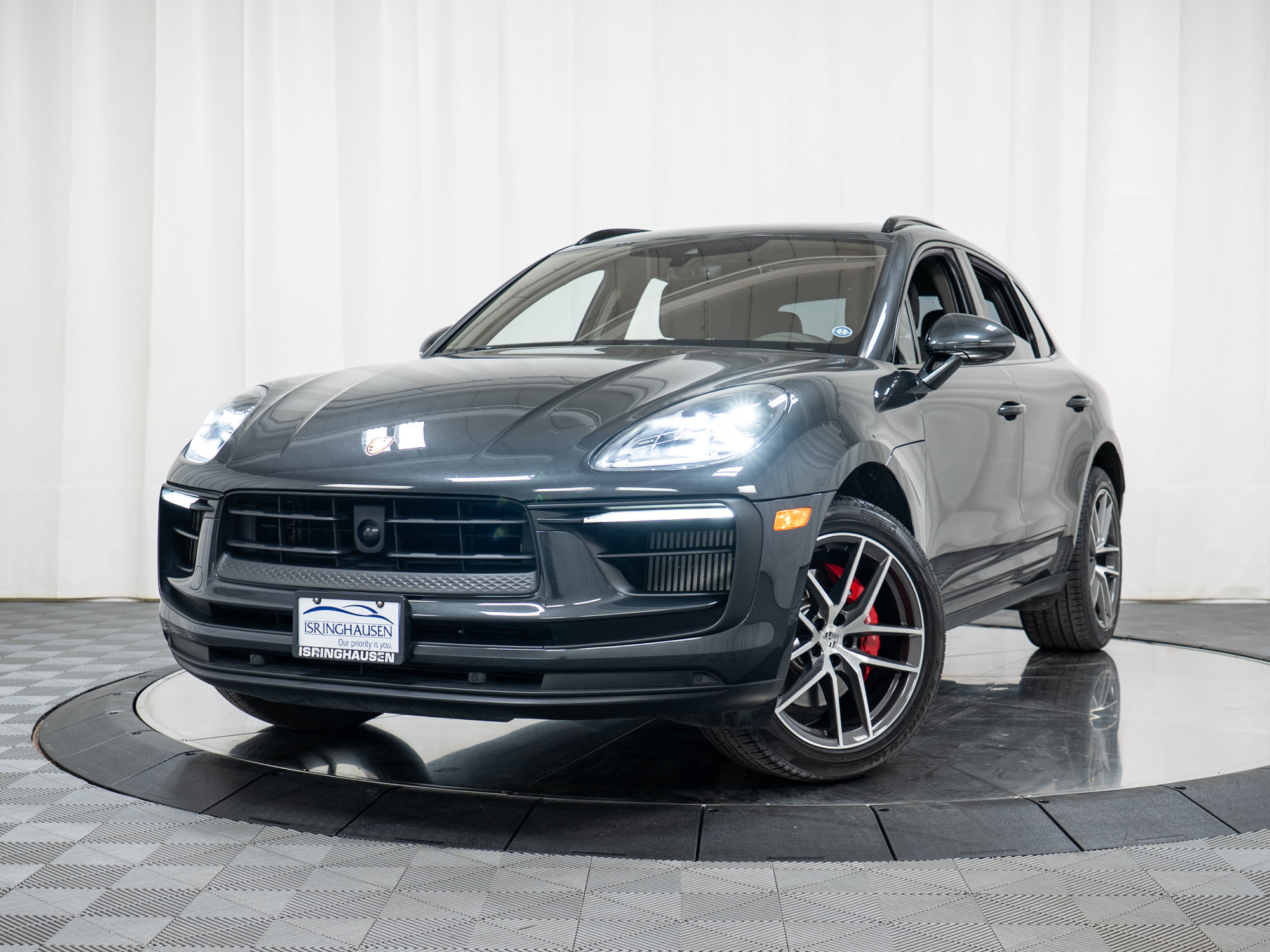 Certified 2022 Porsche Macan S AWD/4WD image 31