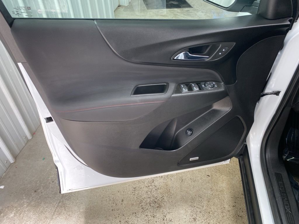 Used 2023 Chevrolet Equinox RS w/ RS Leather Package image 31