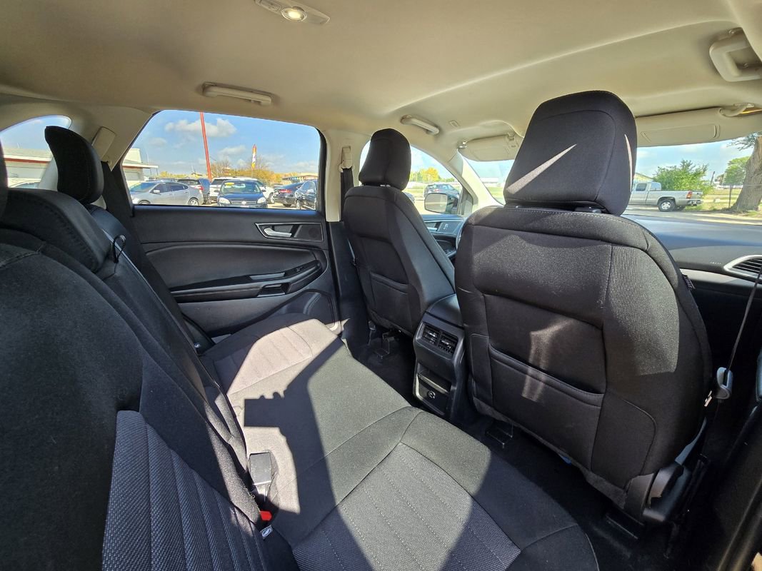 Used 2022 Ford Edge SE w/ Black Appearance Package image 16
