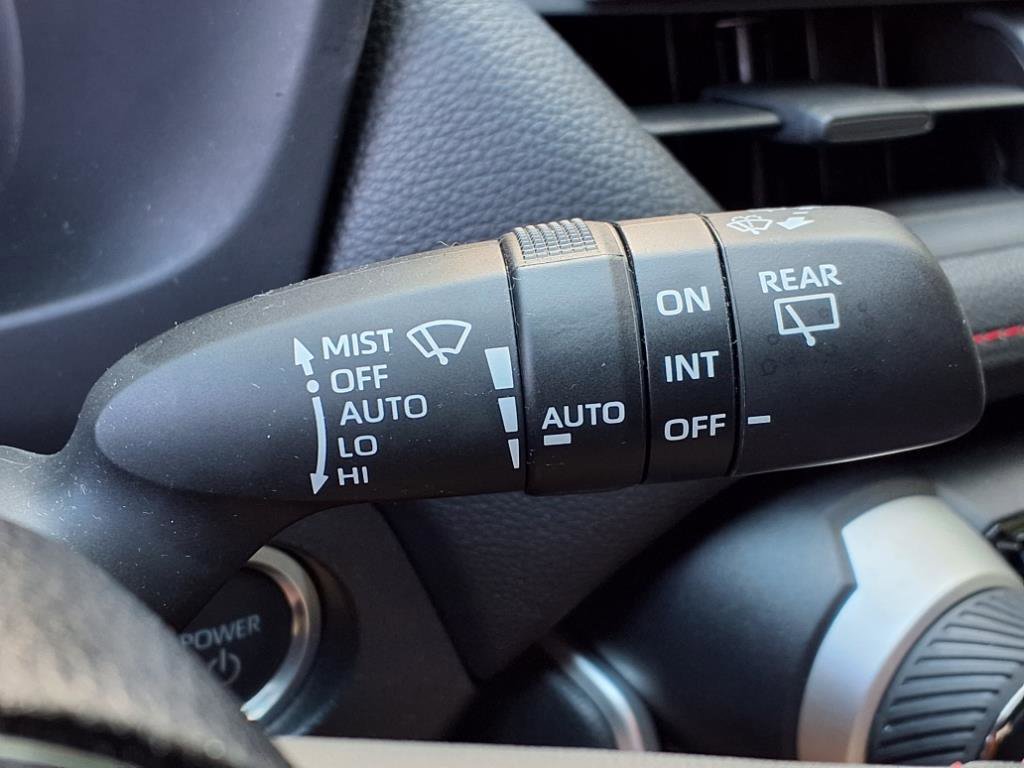 Used 2024 Toyota RAV4 SE image 28