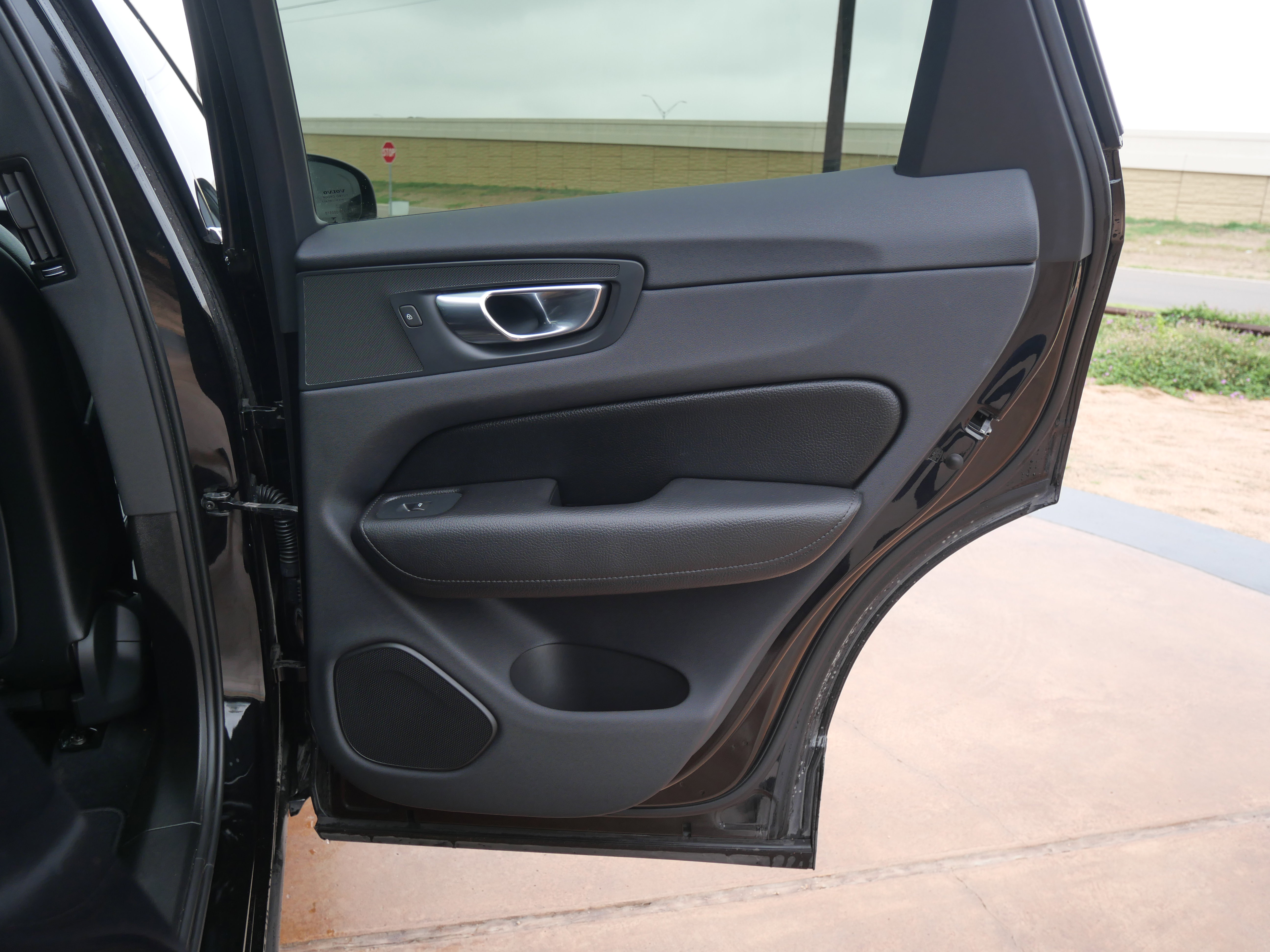 Used 2019 Volvo XC60 T5 Momentum w/ Protection Package Premier image 9