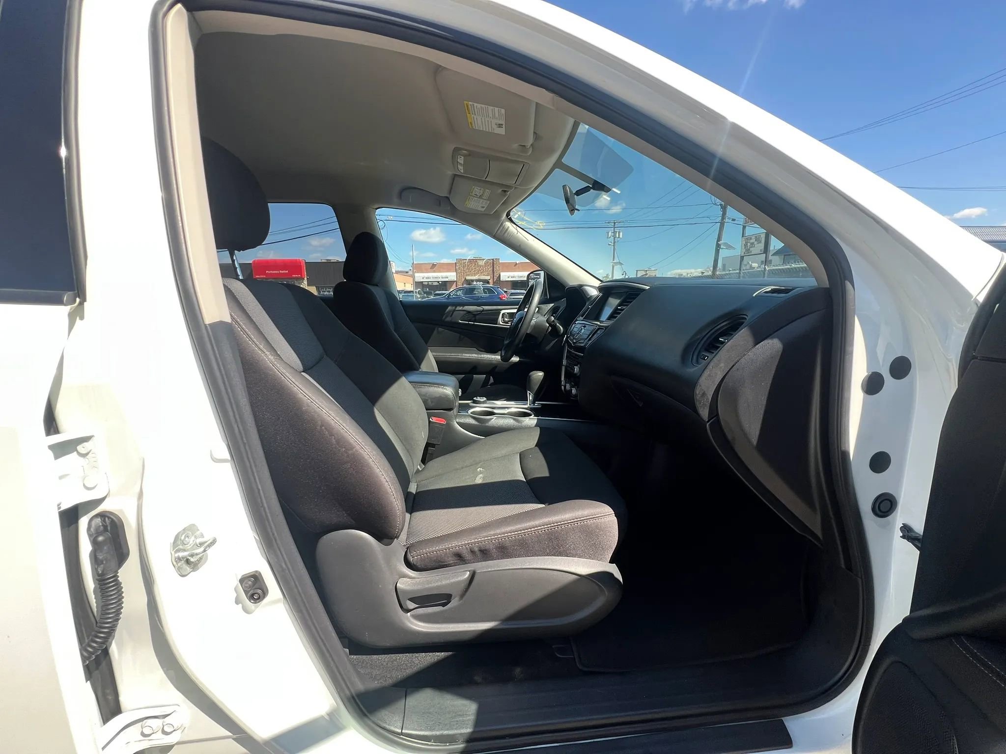 Used 2019 Nissan Pathfinder S image 31
