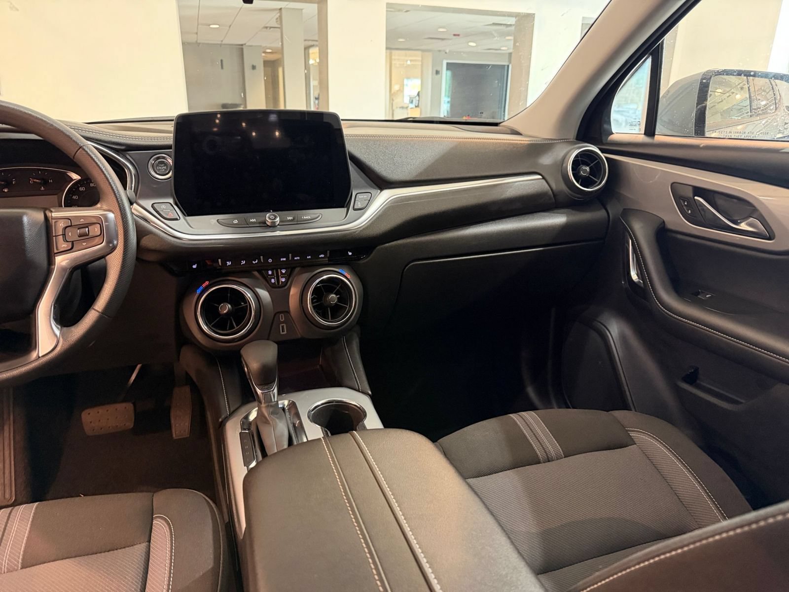 Used 2025 Chevrolet Blazer LT FWD image 35