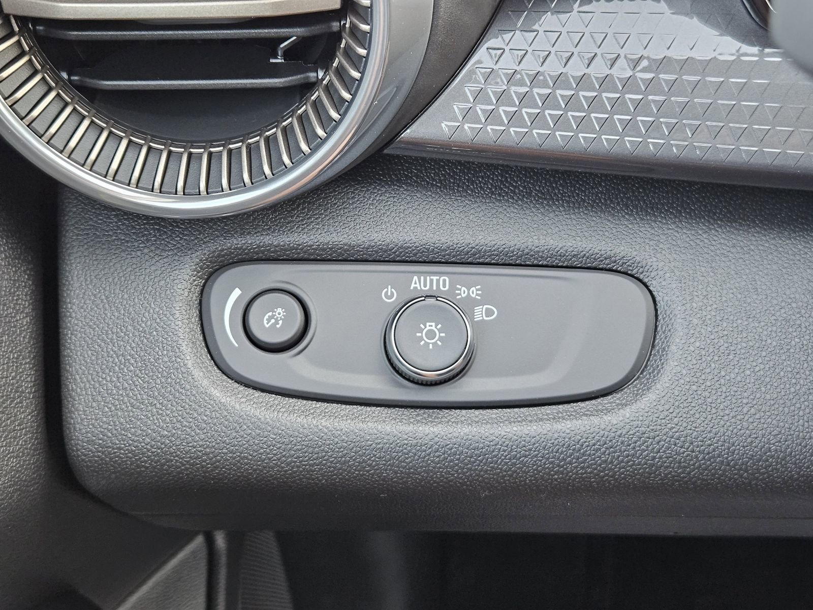 New 2026 Chevrolet Trax ACTIV image 23