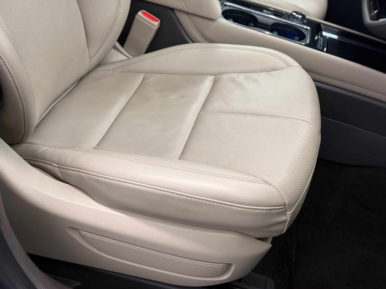 Used 2022 Lincoln Corsair AWD w/ Premium Package image 12