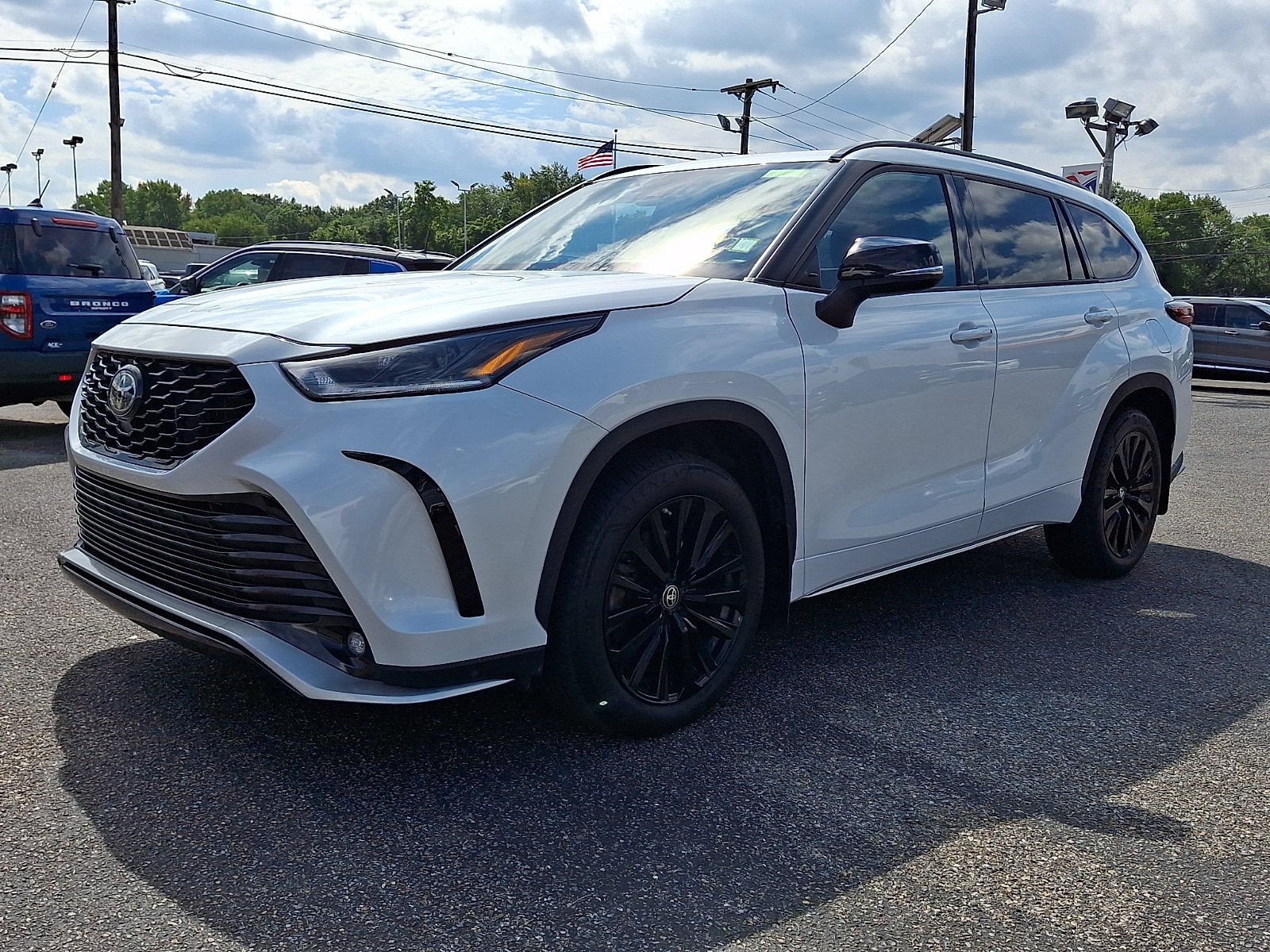 Used 2024 Toyota Highlander XSE AWD/4WD image 3
