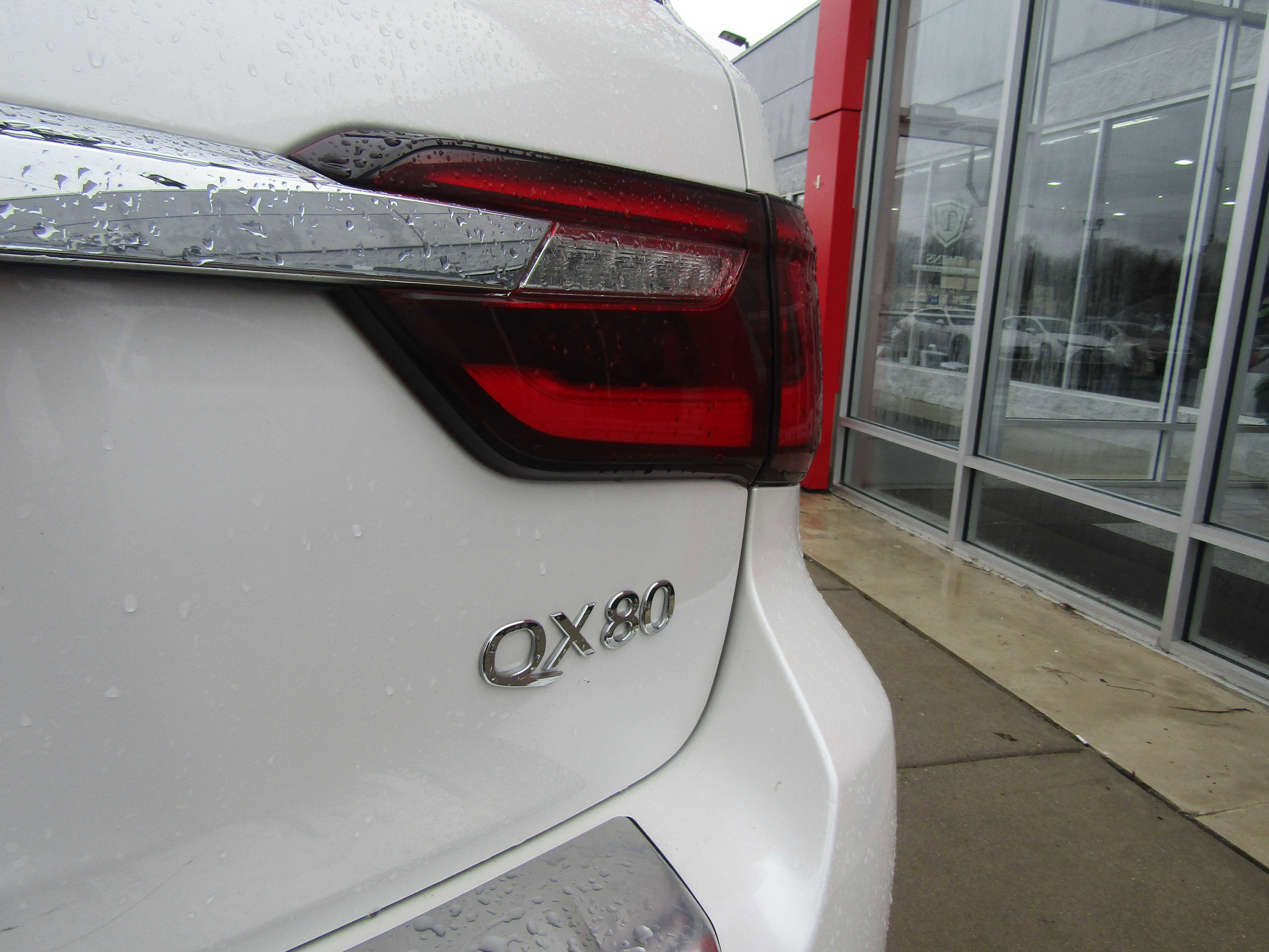 Used 2024 INFINITI QX80 Luxe image 7