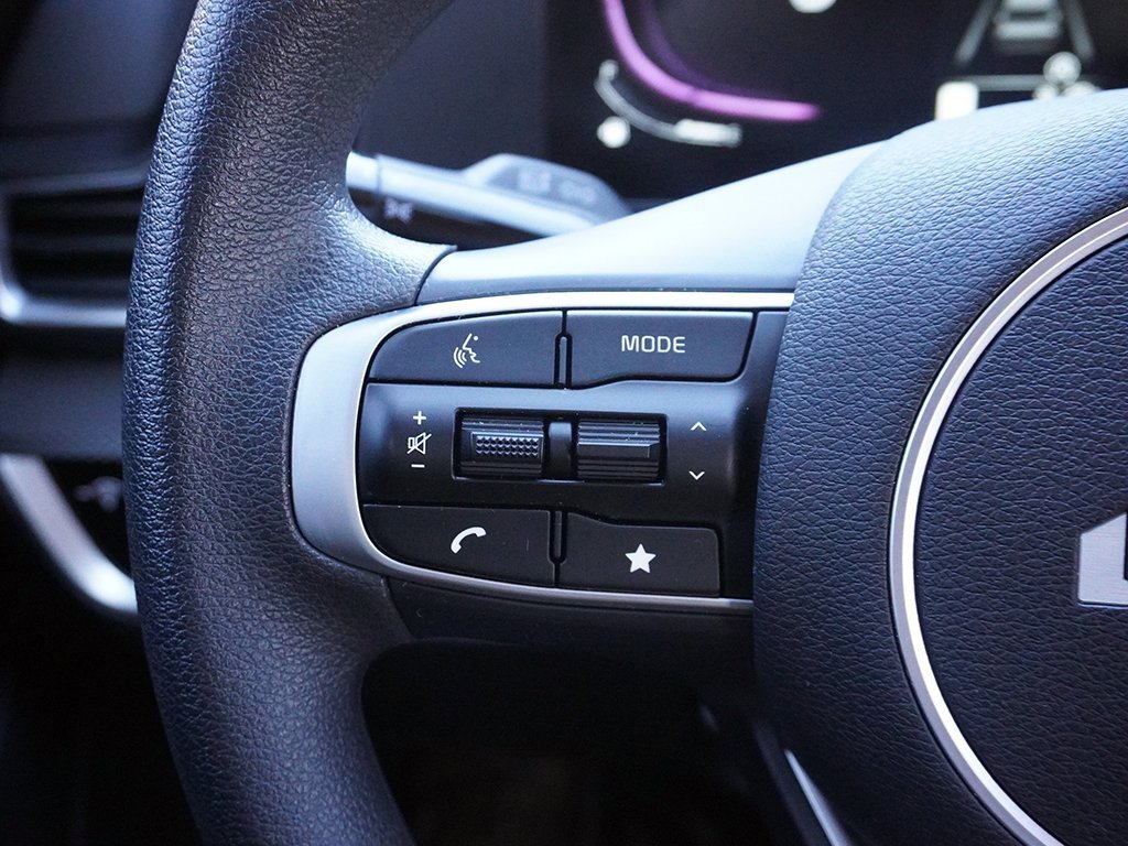 Used 2025 Kia Sportage LX image 39