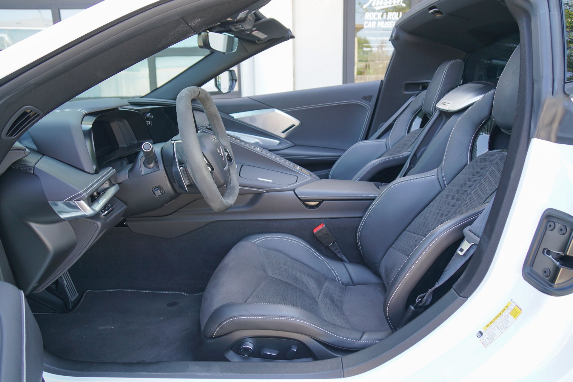 Used 2021 Chevrolet Corvette Stingray Preferred Cpe w/ Z51 Performance Package RWD image 4
