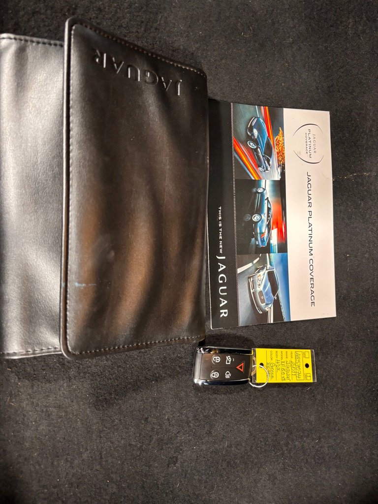 Used 2011 Jaguar XF image 34