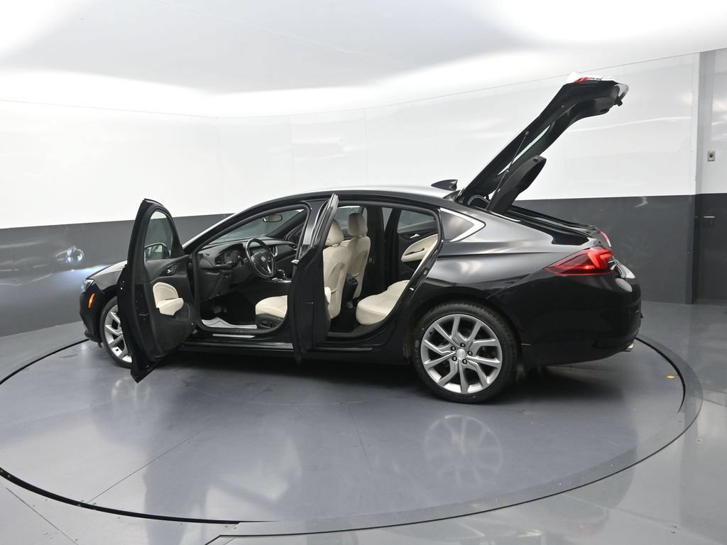Used 2019 Buick Regal Avenir w/ Driver Confidence Package II FWD image 33