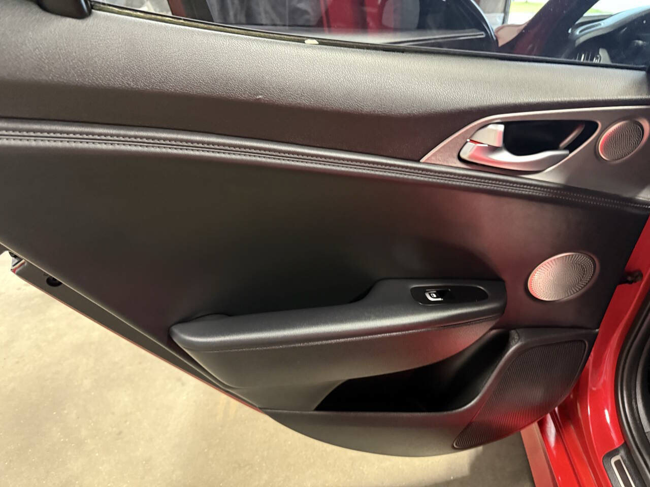 Used 2018 Kia Stinger GT2 AWD/4WD image 16