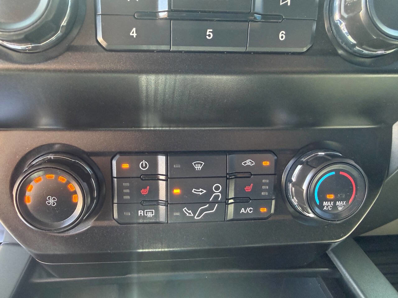 Used 2022 Ford F350 XLT w/ XLT Premium Package AWD/4WD image 27