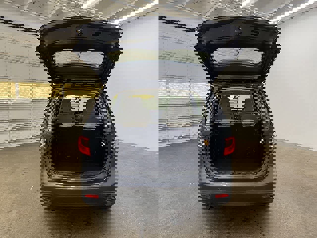 Used 2014 MAZDA MAZDA5 Touring image 28