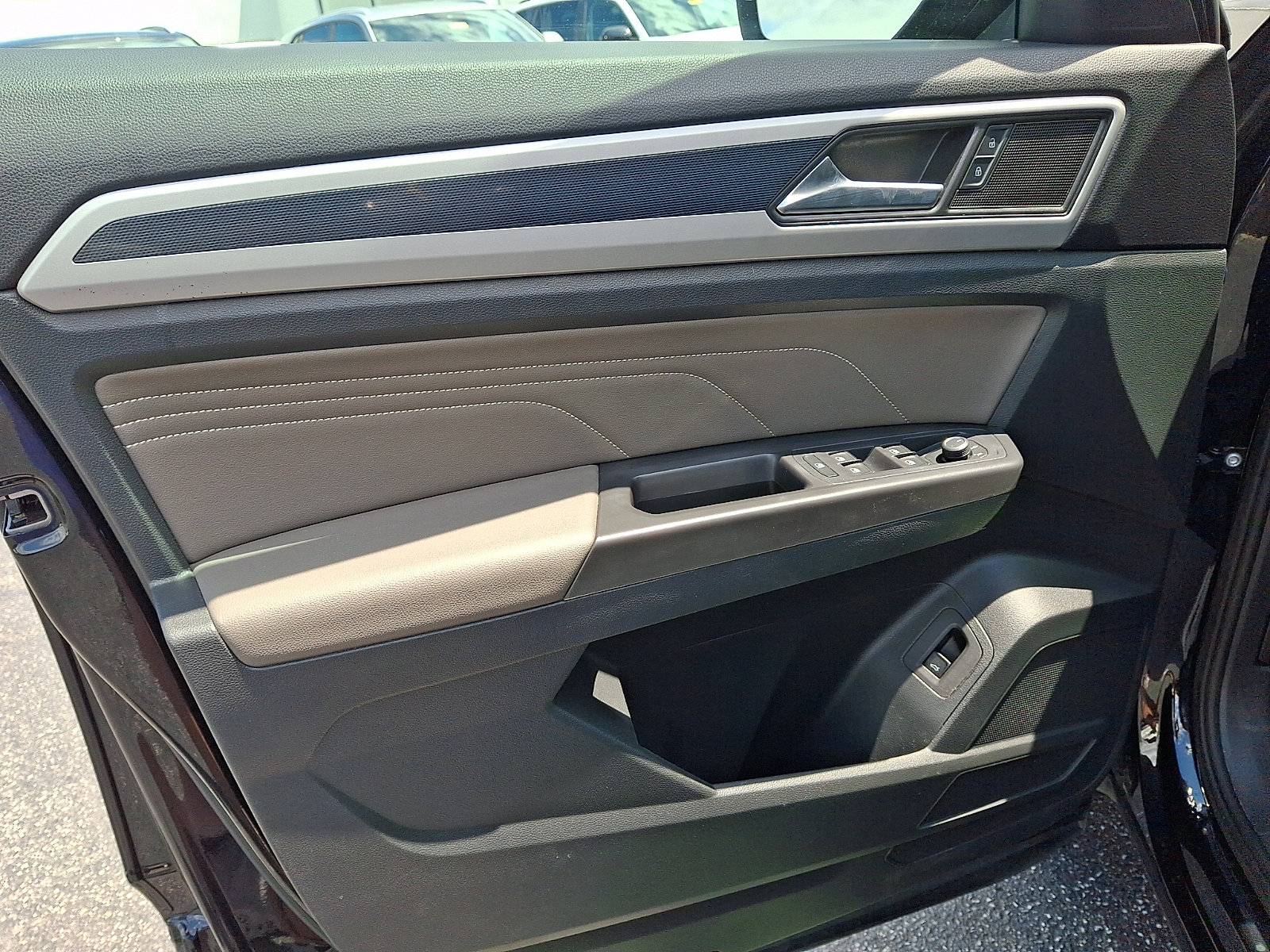 Certified 2023 Volkswagen Atlas SEL R-Line AWD/4WD image 13