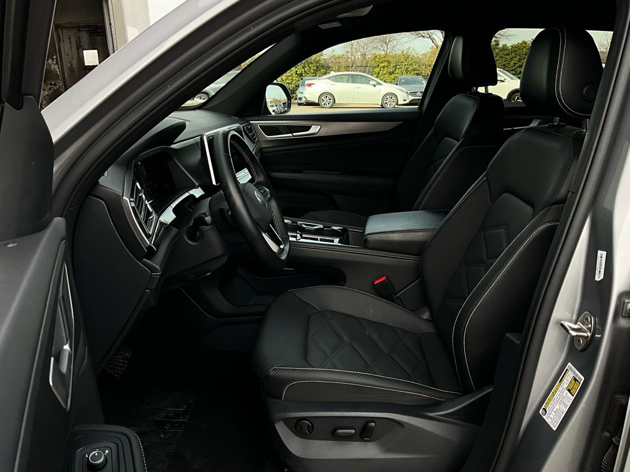 Used 2025 Volkswagen Atlas Cross Sport SE image 10