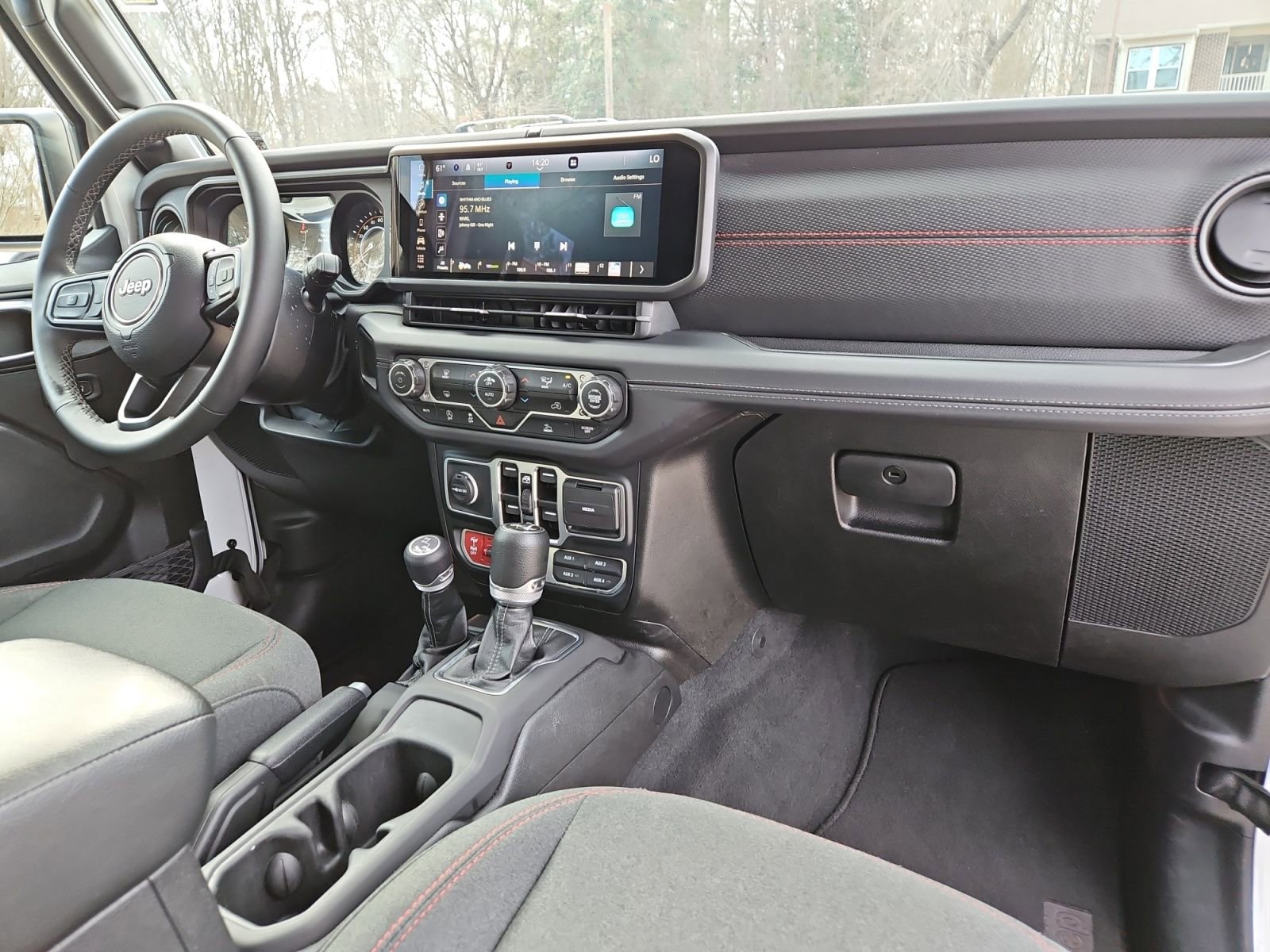 Used 2025 Jeep Wrangler Unlimited Rubicon image 16