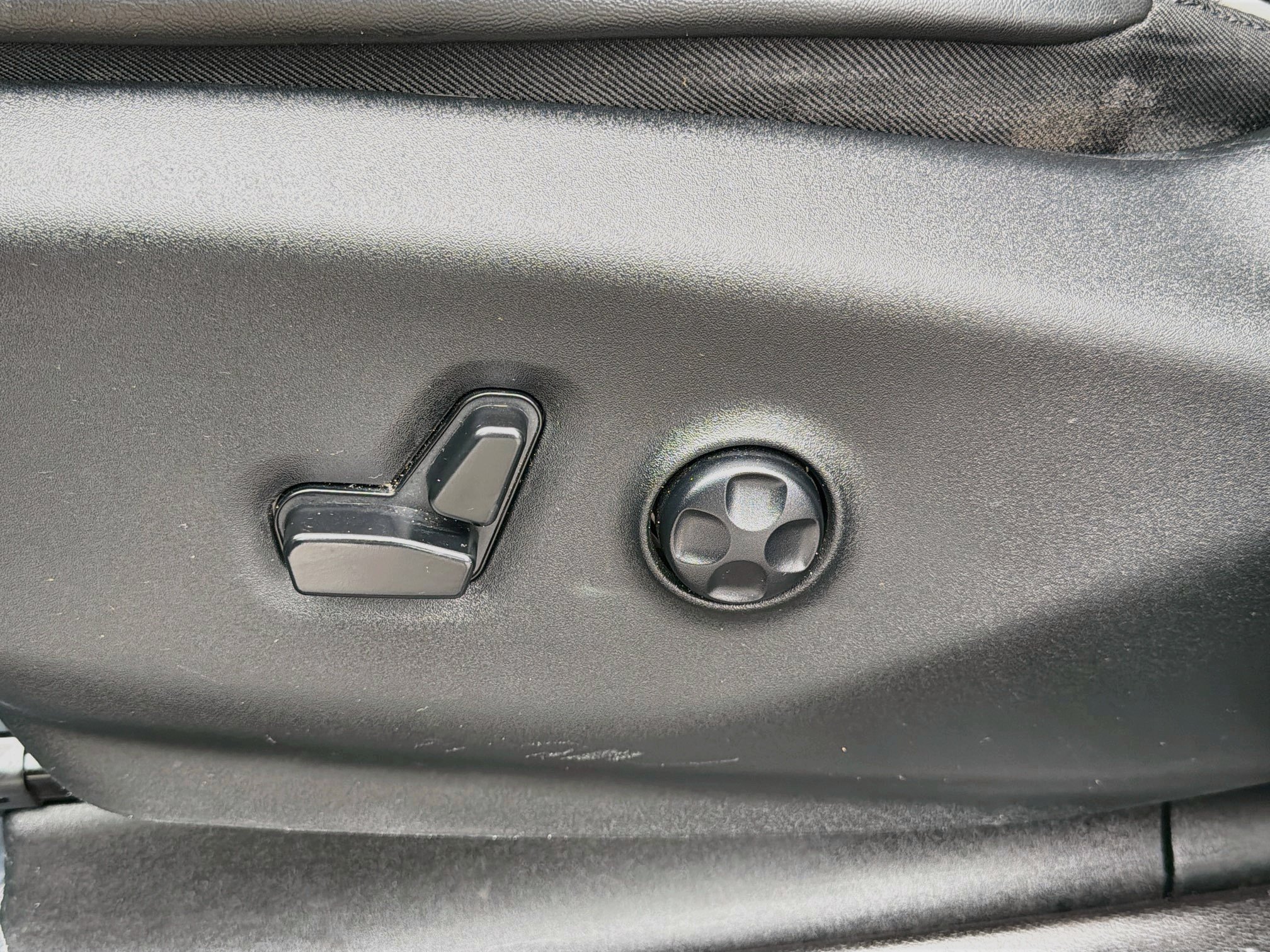 Used 2019 Chrysler Pacifica Limited w/ Advanced Safetytec Group FWD image 21