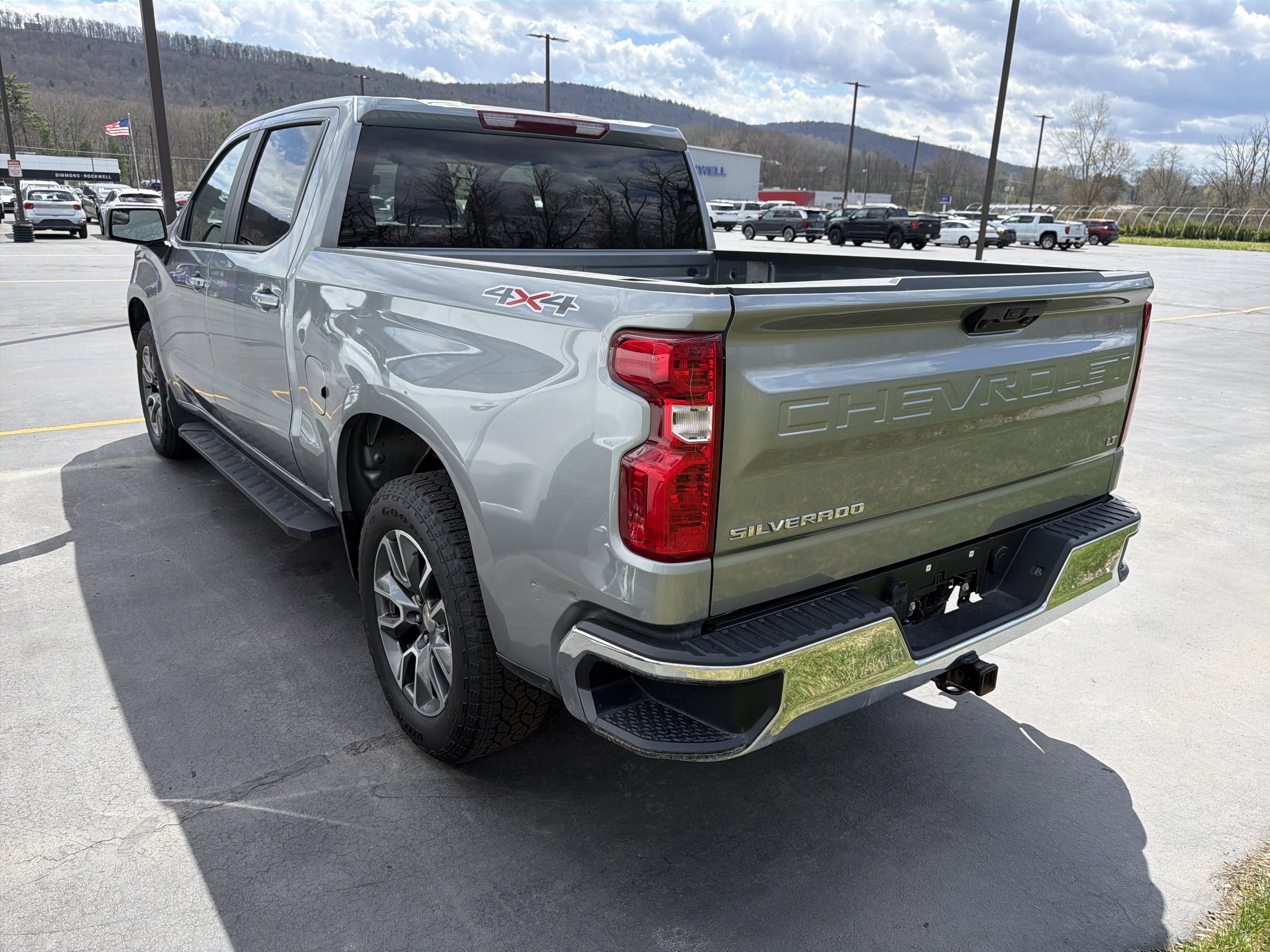 Used 2024 Chevrolet Silverado 1500 LT image 4