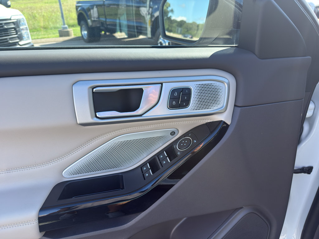 Certified 2023 Ford Explorer Platinum w/ Technology Package AWD/4WD image 26