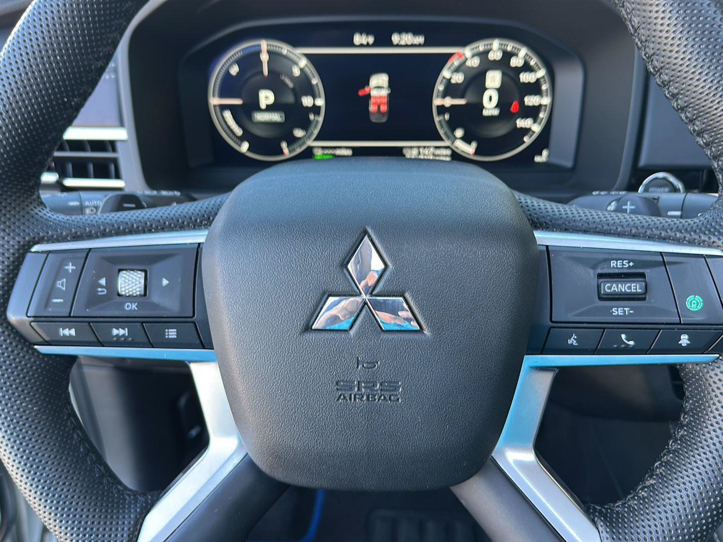 Used 2023 Mitsubishi Outlander 4WD Plug-In Hybrid image 16