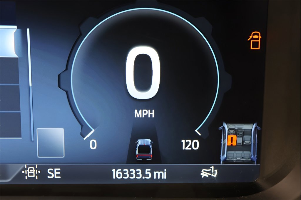 Used 2024 Ford F150 Lightning Platinum image 12