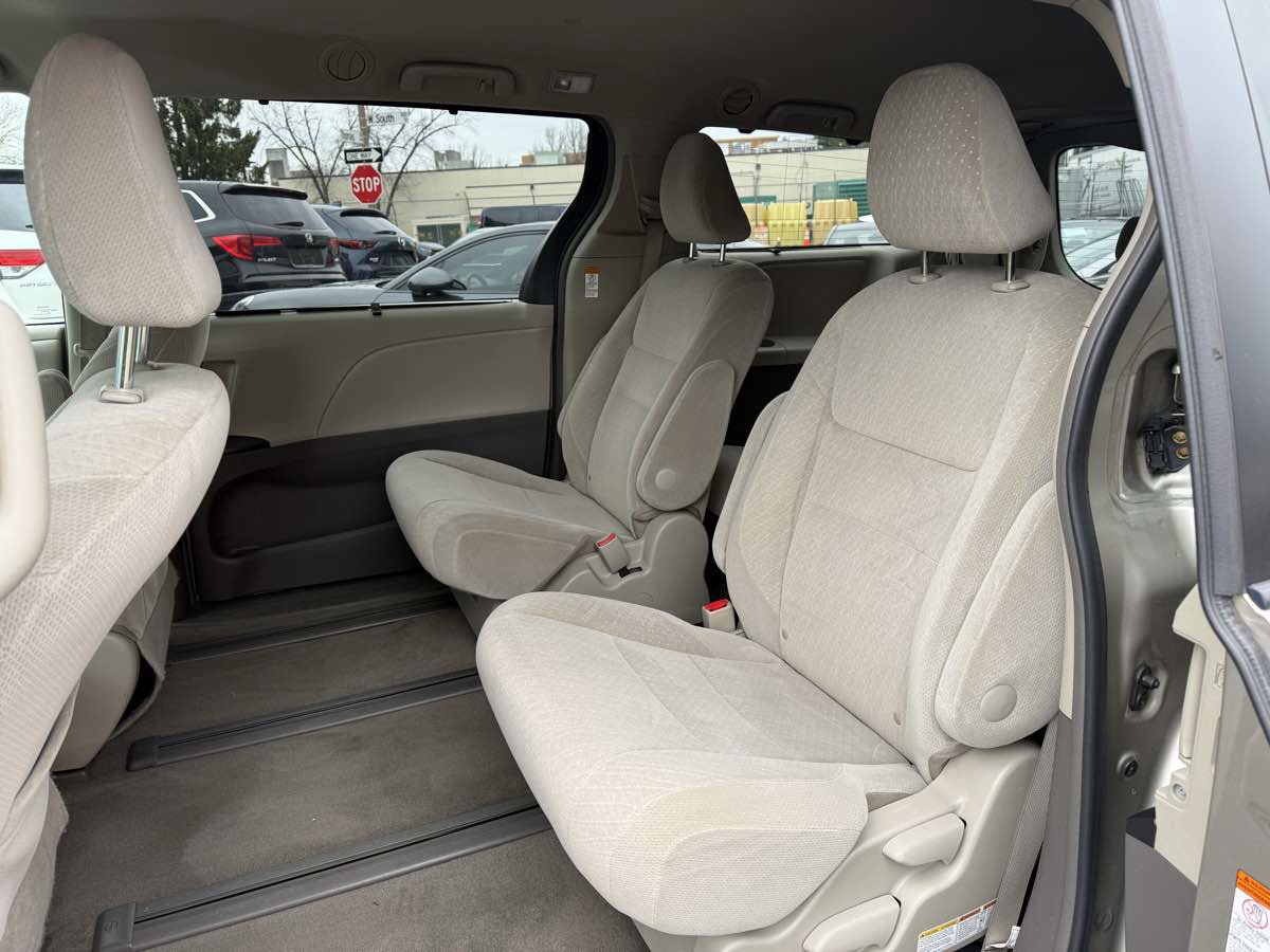 Used 2016 Toyota Sienna LE image 12