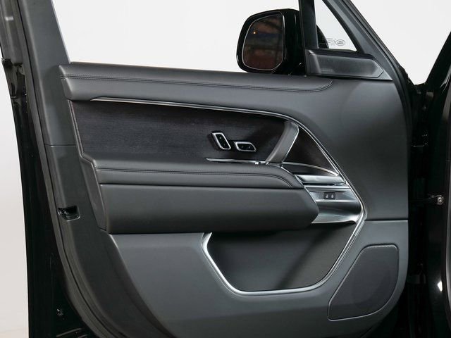 New 2025 Land Rover Range Rover SE AWD/4WD image 25