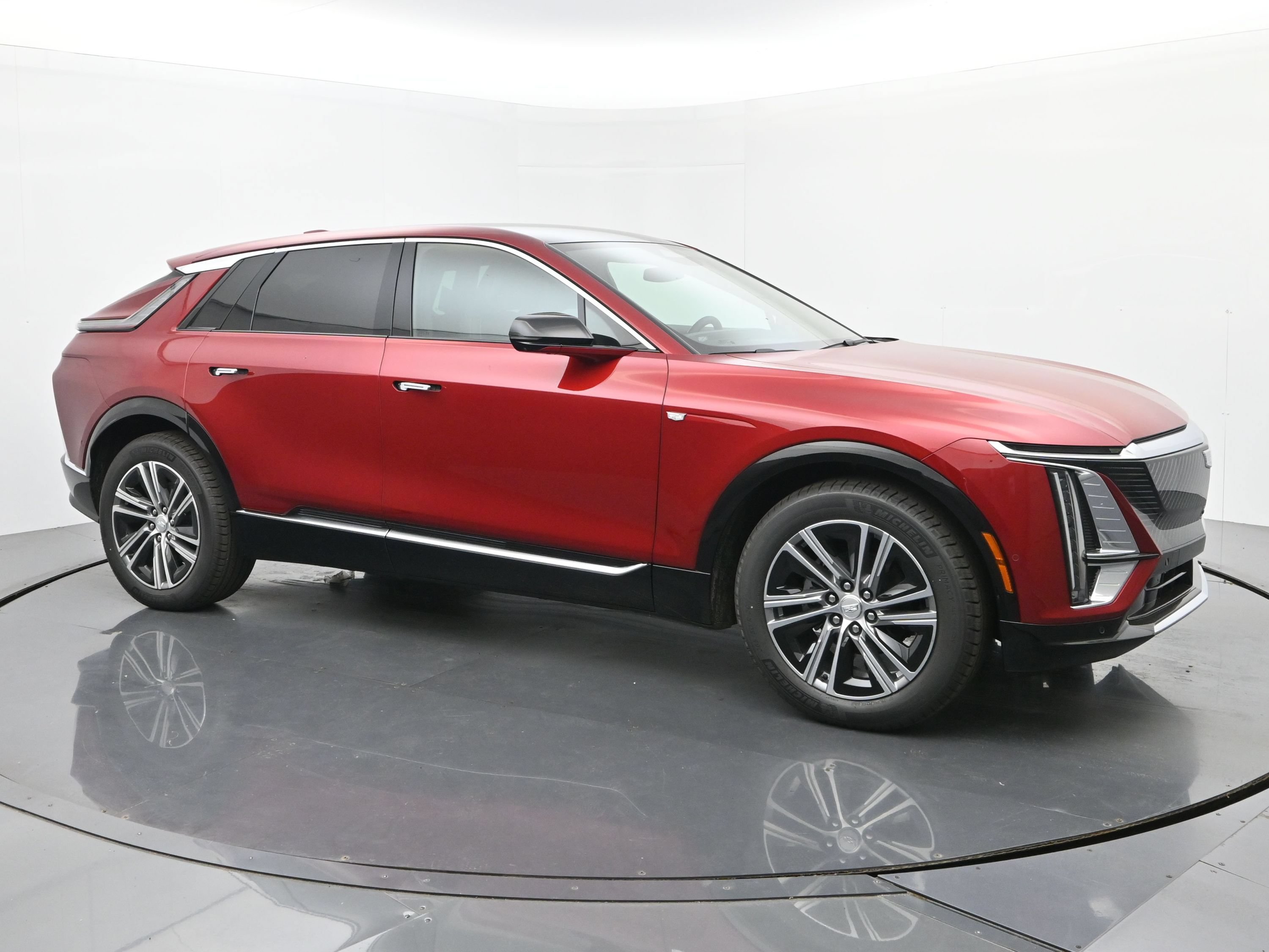New 2026 Cadillac Lyriq Luxury w/ LPO, Floor Liner Package AWD/4WD image 7