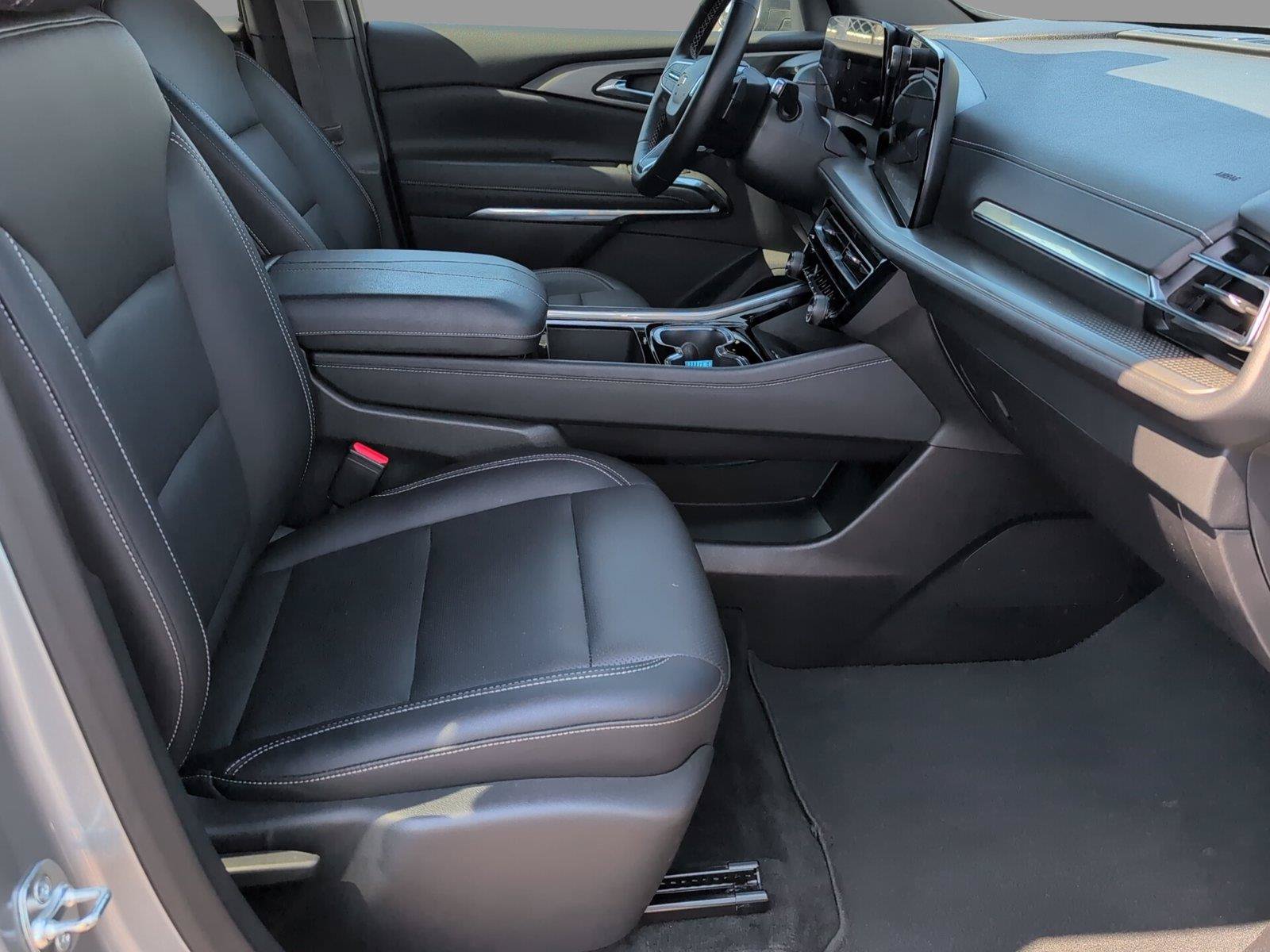 Certified 2025 Chevrolet Traverse LT FWD image 41