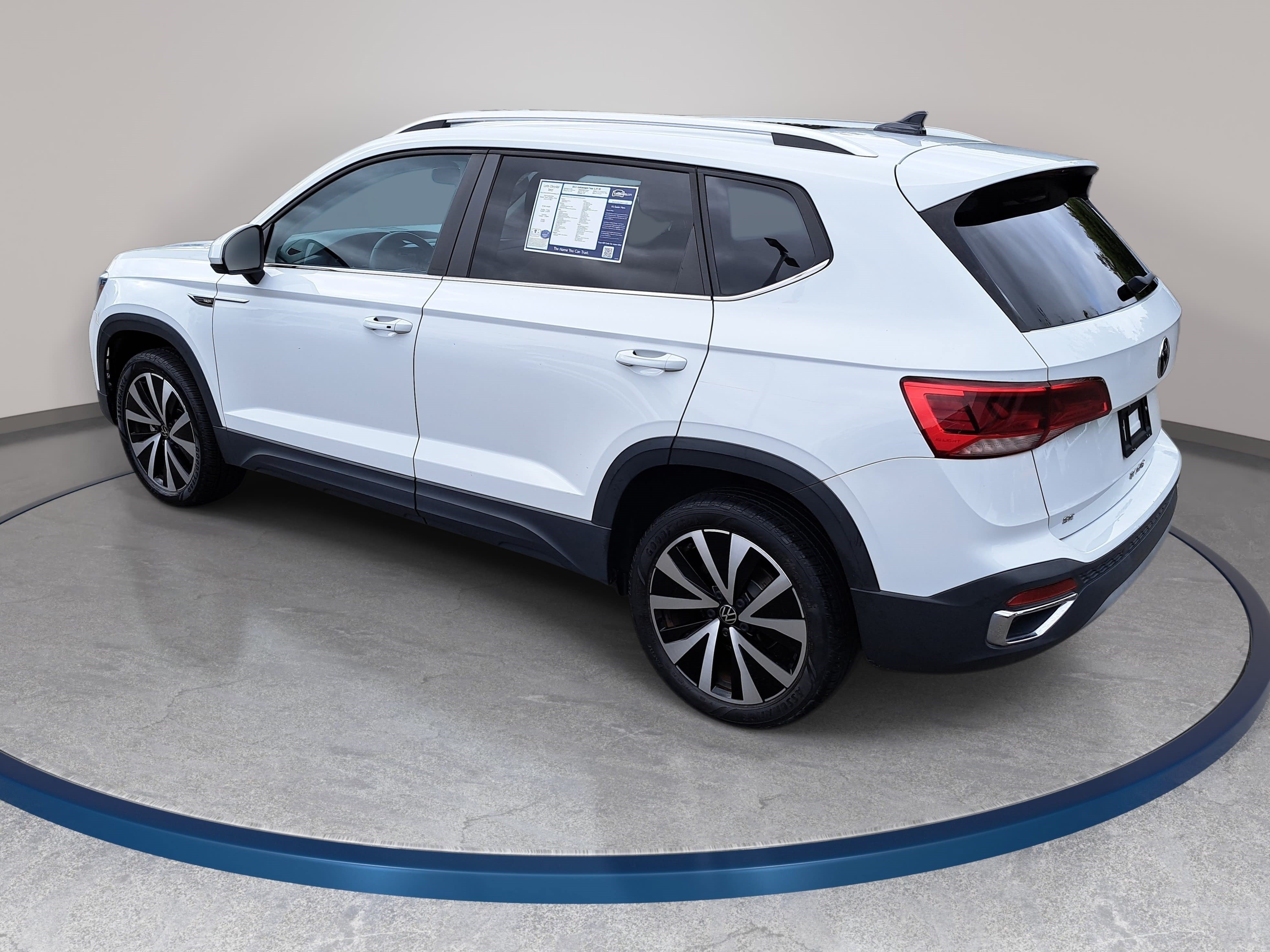 Used 2023 Volkswagen Taos SE w/ Panoramic Sunroof Package FWD image 7