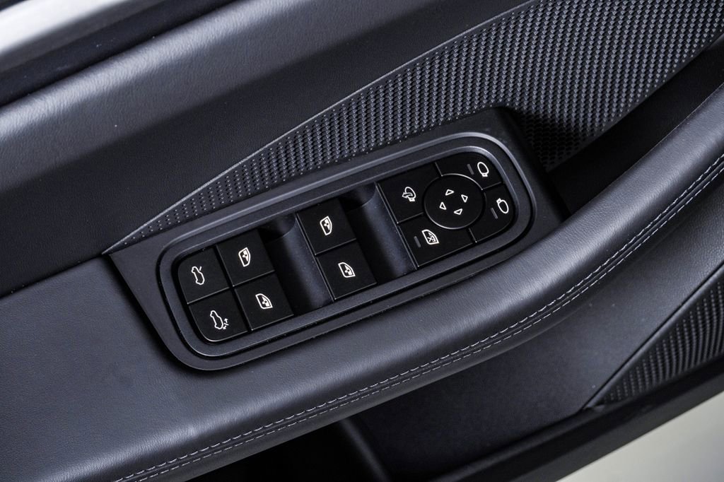 New 2026 Porsche Macan 4 Electric image 26