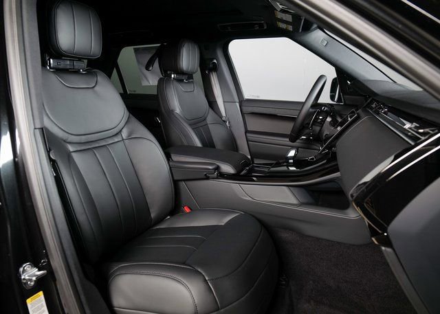 New 2026 Land Rover Range Rover Sport Dynamic SE image 3