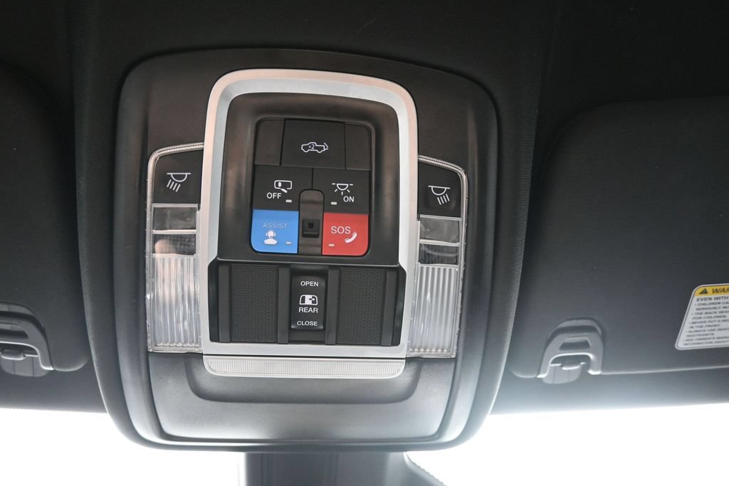 Used 2025 RAM 1500 Laramie AWD/4WD image 19