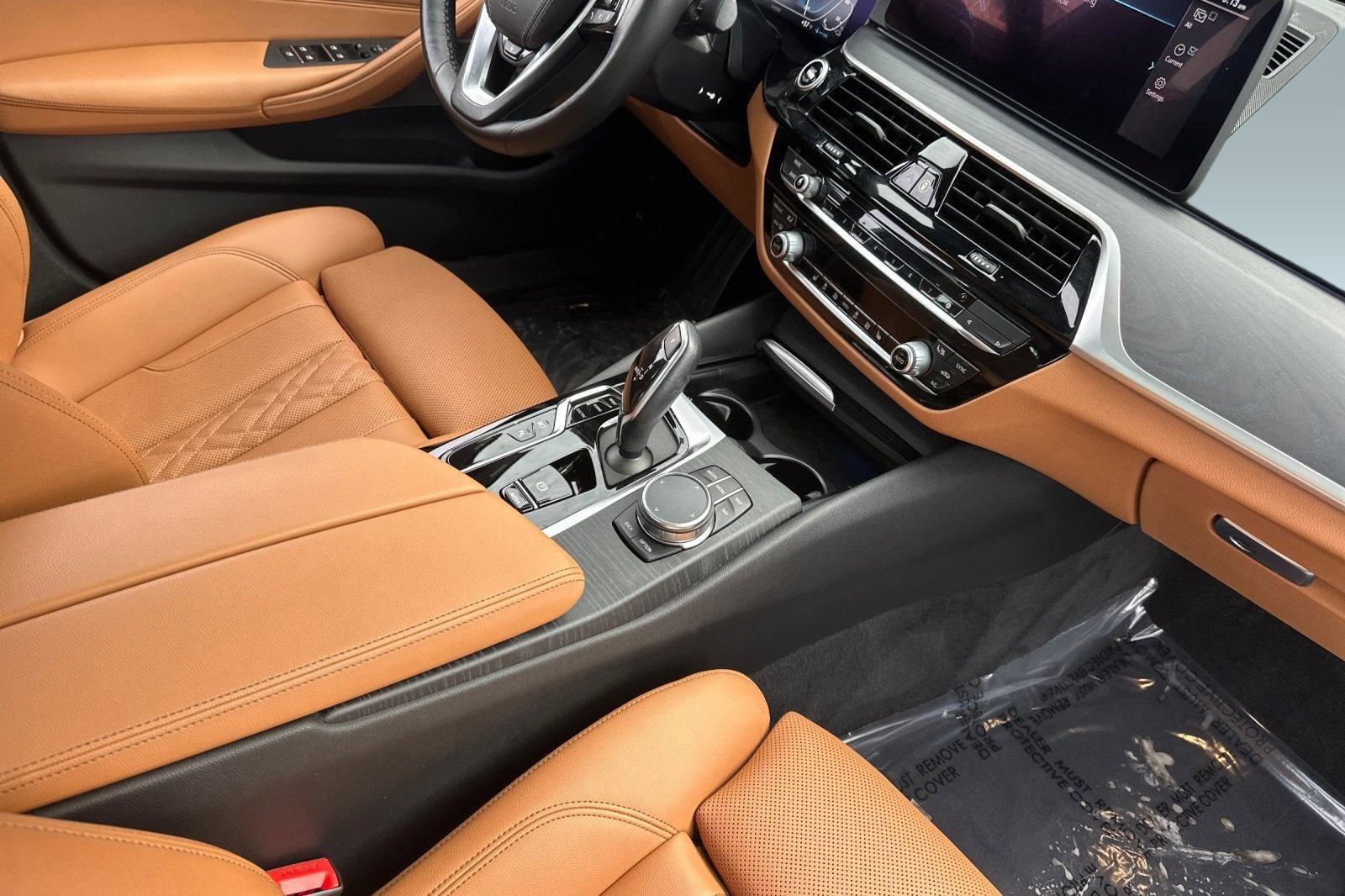 Used 2023 BMW 530e w/ Premium Package image 34