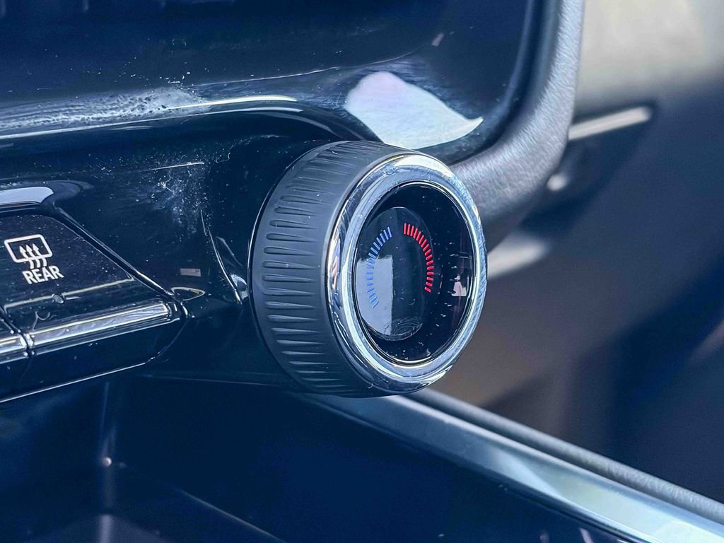 Used 2025 Chevrolet Tahoe LT image 28