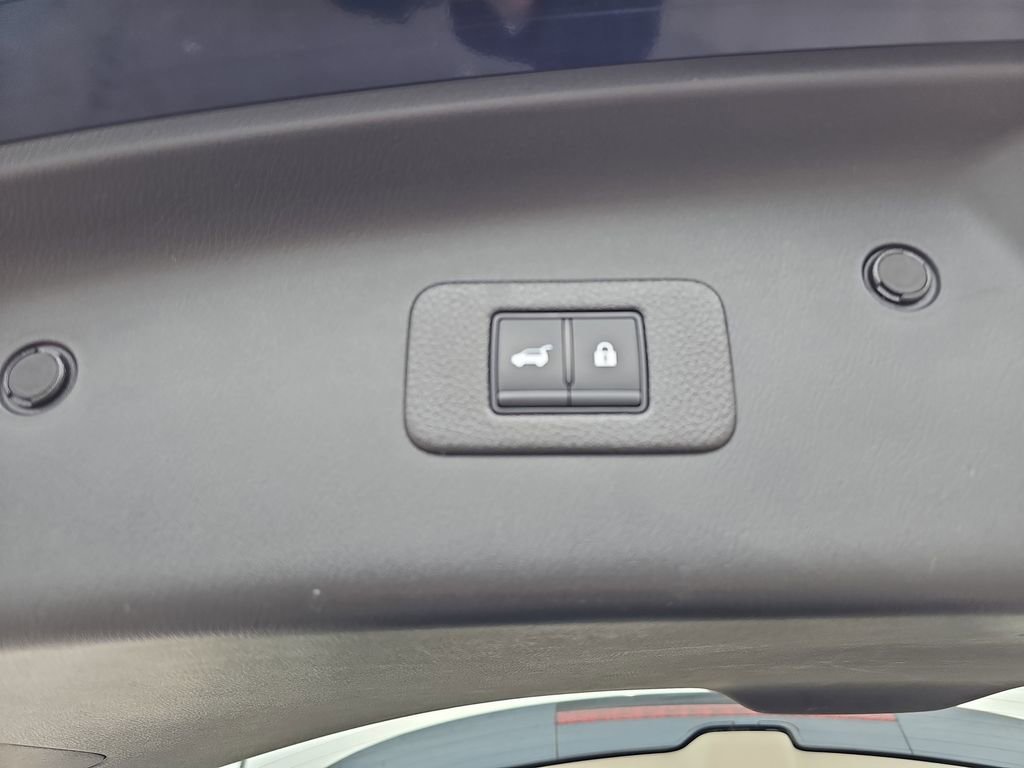 Used 2024 Nissan Armada Platinum w/ Captain's Chairs Package image 18