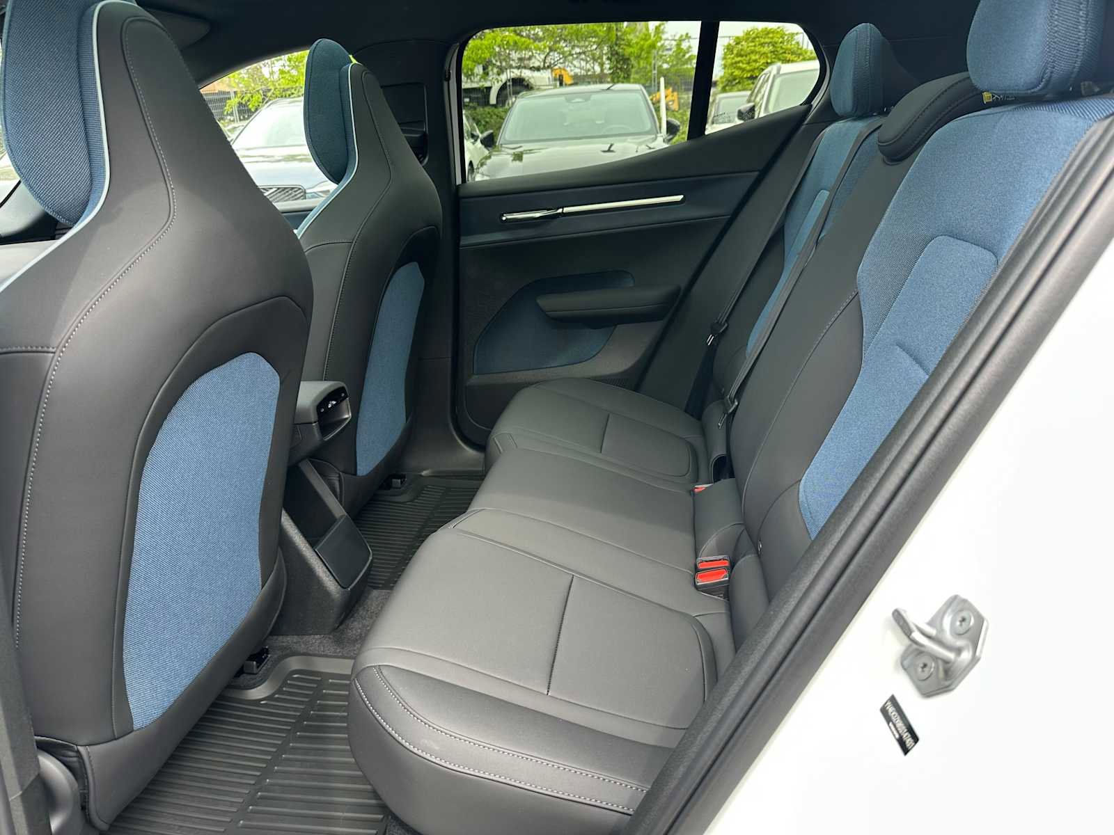 Used 2025 Volvo EX30 Plus w/ Protection Package Premier AWD/4WD image 15