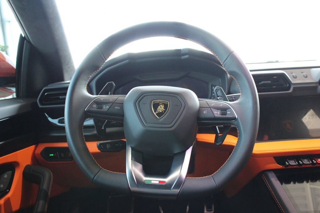 Used 2025 Lamborghini Urus SE AWD/4WD image 22